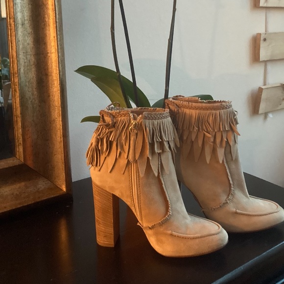 Aquazzura Tiger Lilly Suede Fringe Boots! - Picture 1 of 6